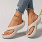 🔥2026 Bestseller✨👡Fashion Non-slip Flip Flops🧈 | Soft Thick Sole & Anti-slip Design🌊
